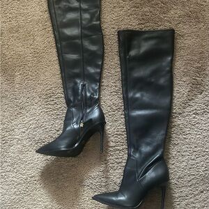 J lo Sleek Black Heeled Boots with Timeless Design Jenifer Lopez 8 1/2 M/39